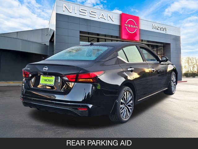 2025 Nissan Altima SV Image 4 of 17