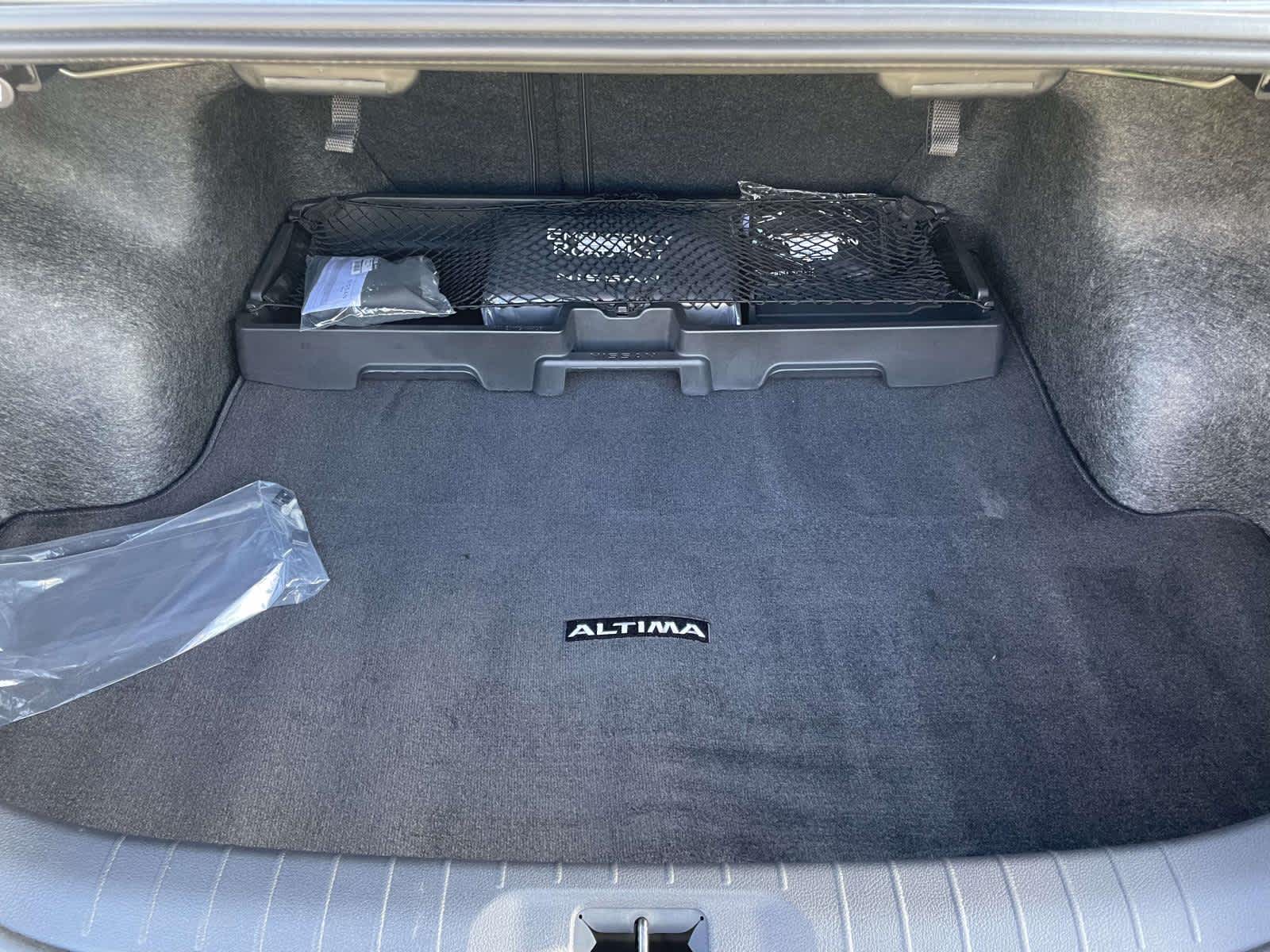 2025 Nissan Altima SV Image 10 of 31