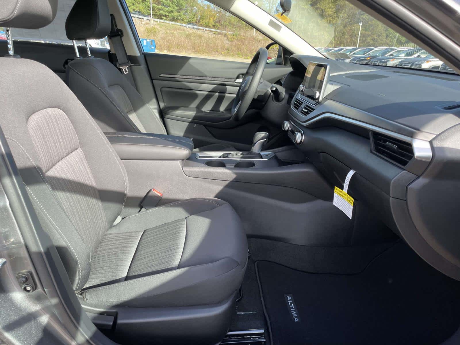 2025 Nissan Altima SV Image 14 of 31