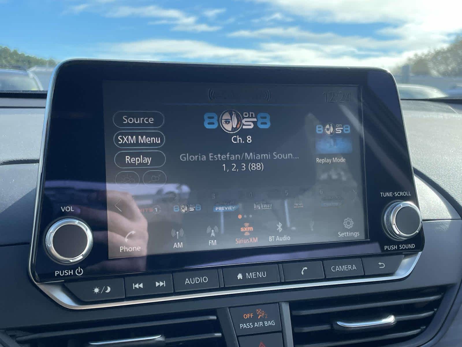 2025 Nissan Altima SV Image 17 of 31