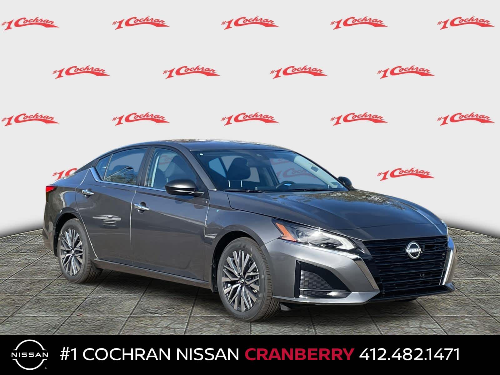 2025 Nissan Altima SV Image 2 of 31