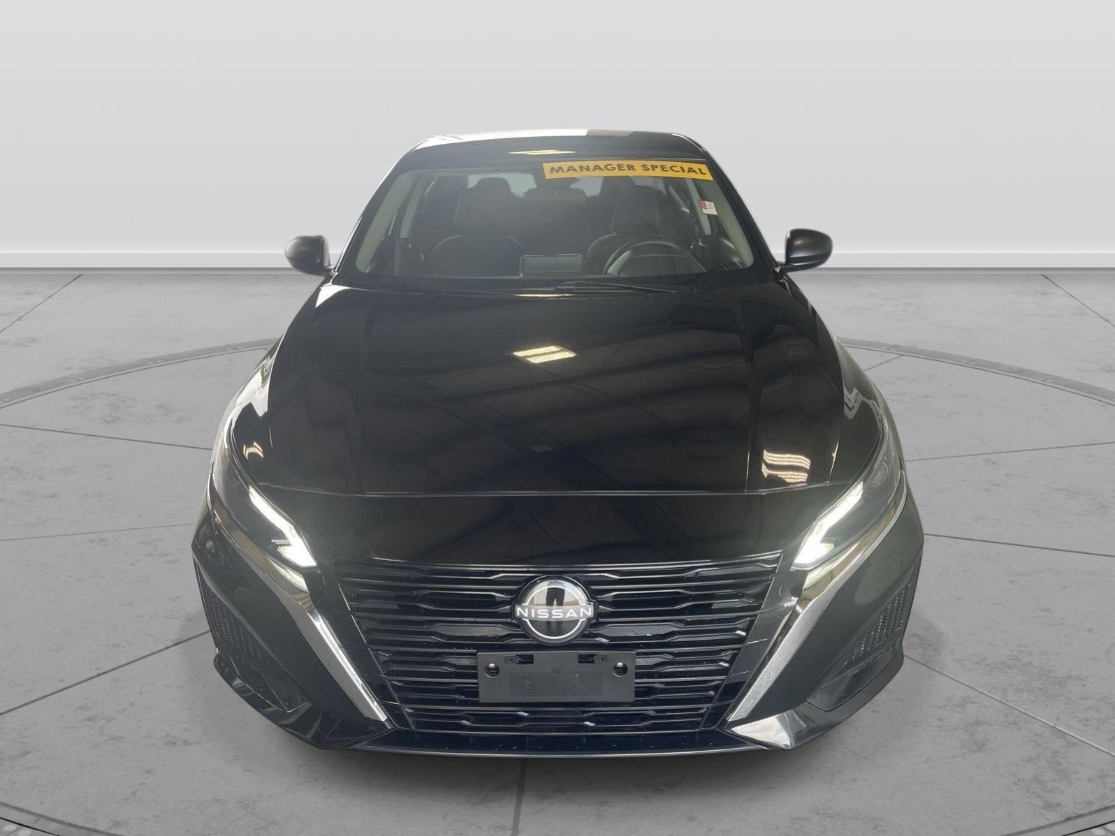 2025 Nissan Altima SV Image 3 of 15