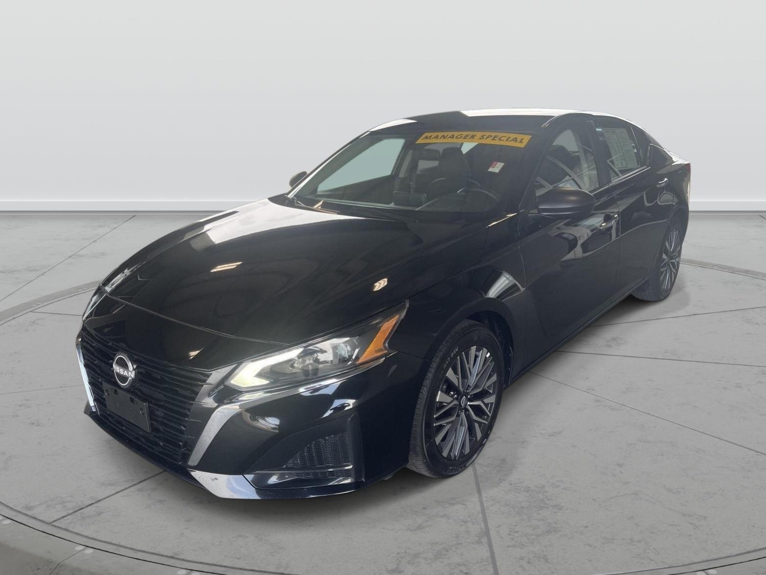 2025 Nissan Altima SV Image 1 of 15
