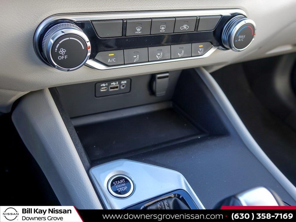 Vehicle image 17 of 18