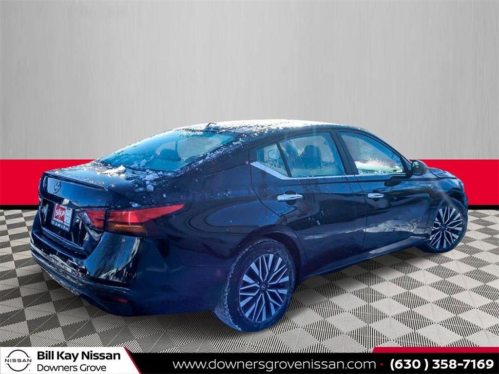 Vehicle image 5 of 18