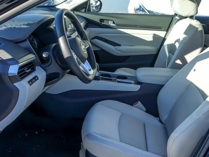 Vehicle image 10 of 18