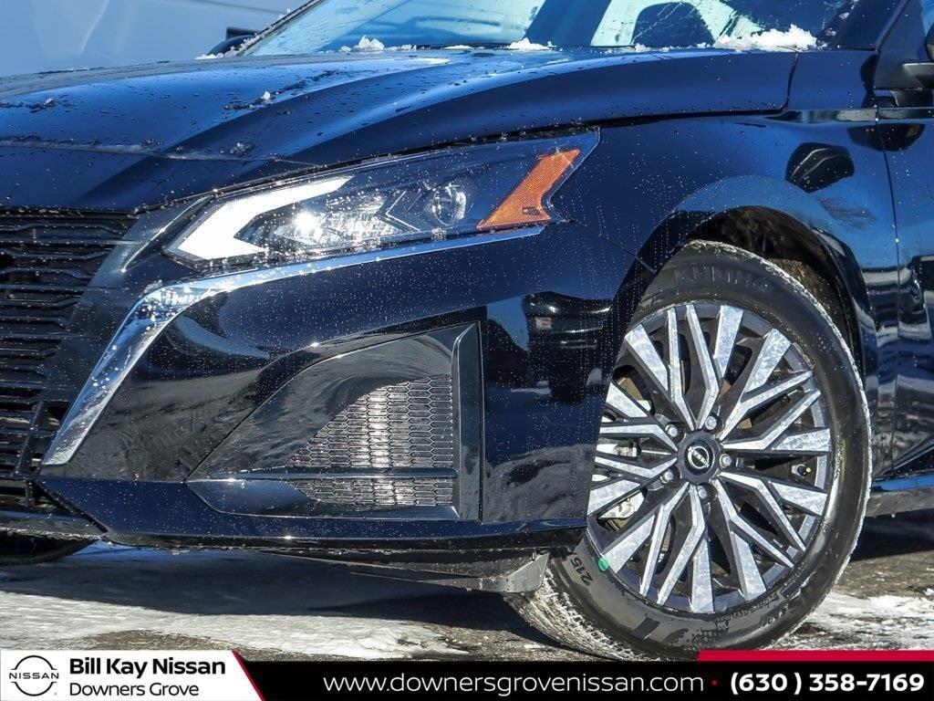 Vehicle image 7 of 18