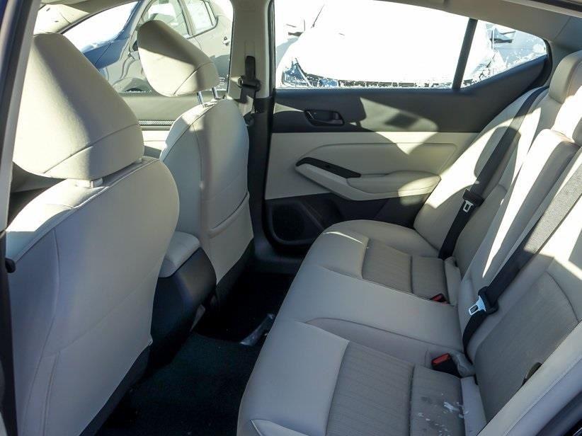 Vehicle image 11 of 18