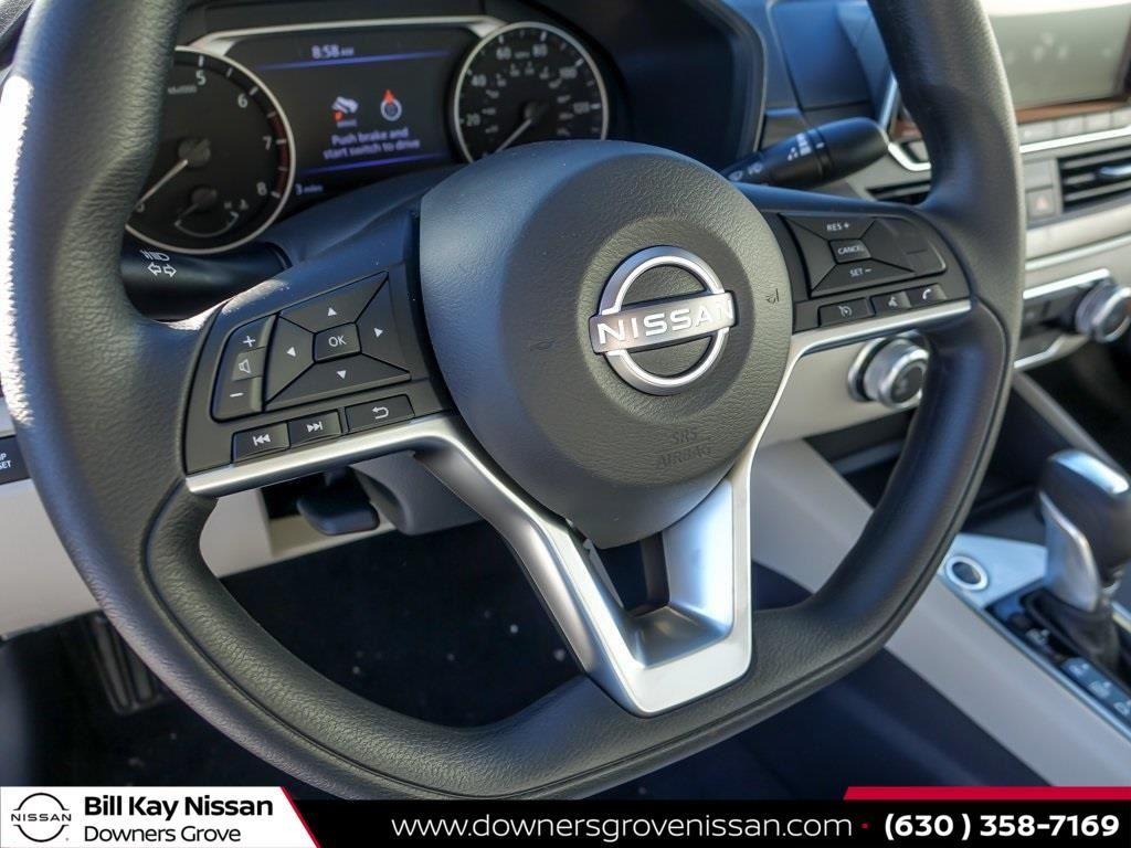 Vehicle image 13 of 18