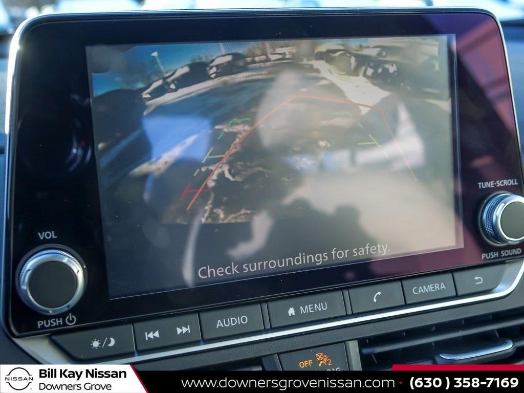 Vehicle image 16 of 18