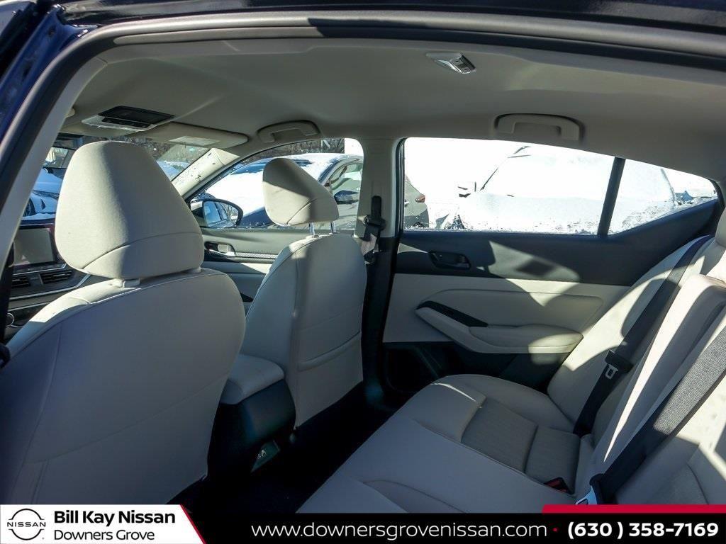 Vehicle image 12 of 18