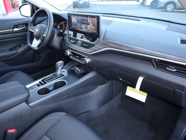 2025 Nissan Altima SV Image 12 of 28