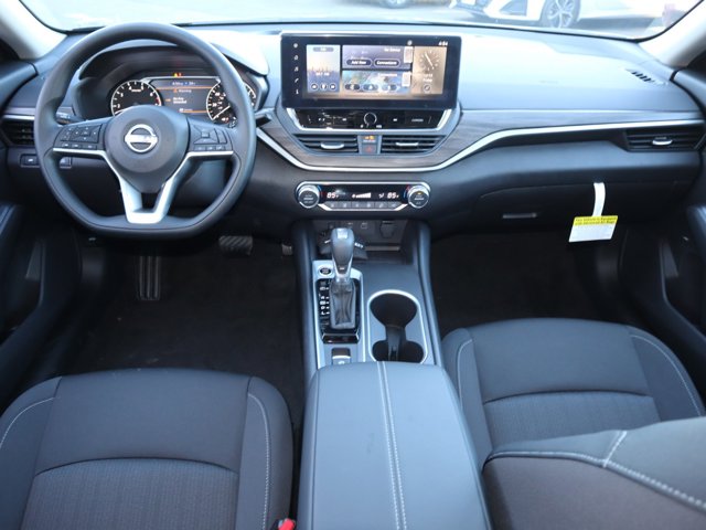 2025 Nissan Altima SV Image 13 of 28