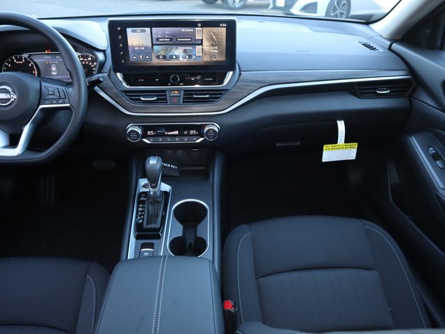 2025 Nissan Altima SV Image 15 of 28