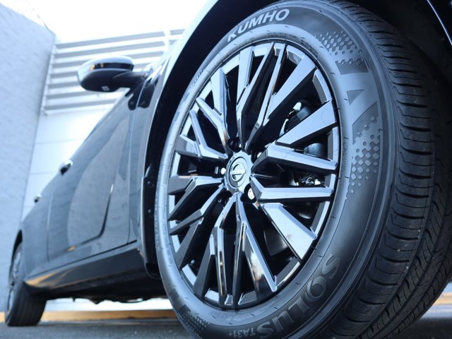 2025 Nissan Altima SV Image 8 of 28