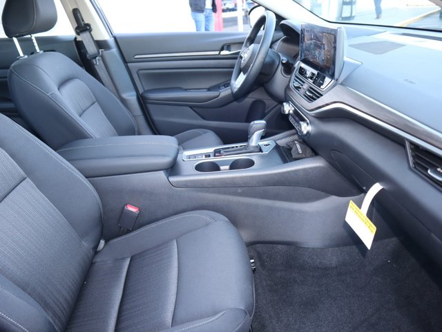 2025 Nissan Altima SV Image 11 of 28