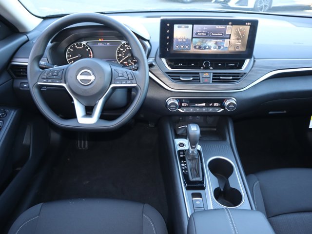 2025 Nissan Altima SV Image 14 of 28