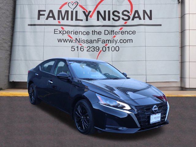 2025 Nissan Altima SV Image 3 of 28