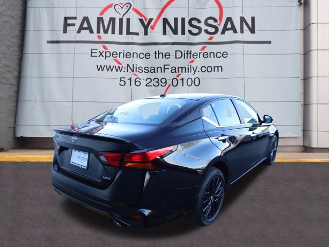 2025 Nissan Altima SV Image 4 of 28