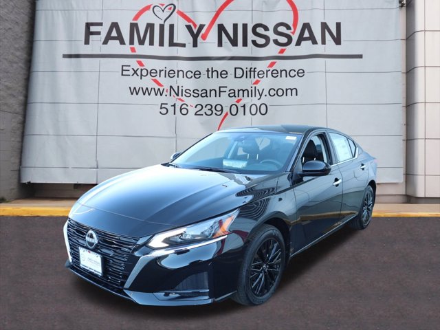 2025 Nissan Altima SV Image 1 of 28