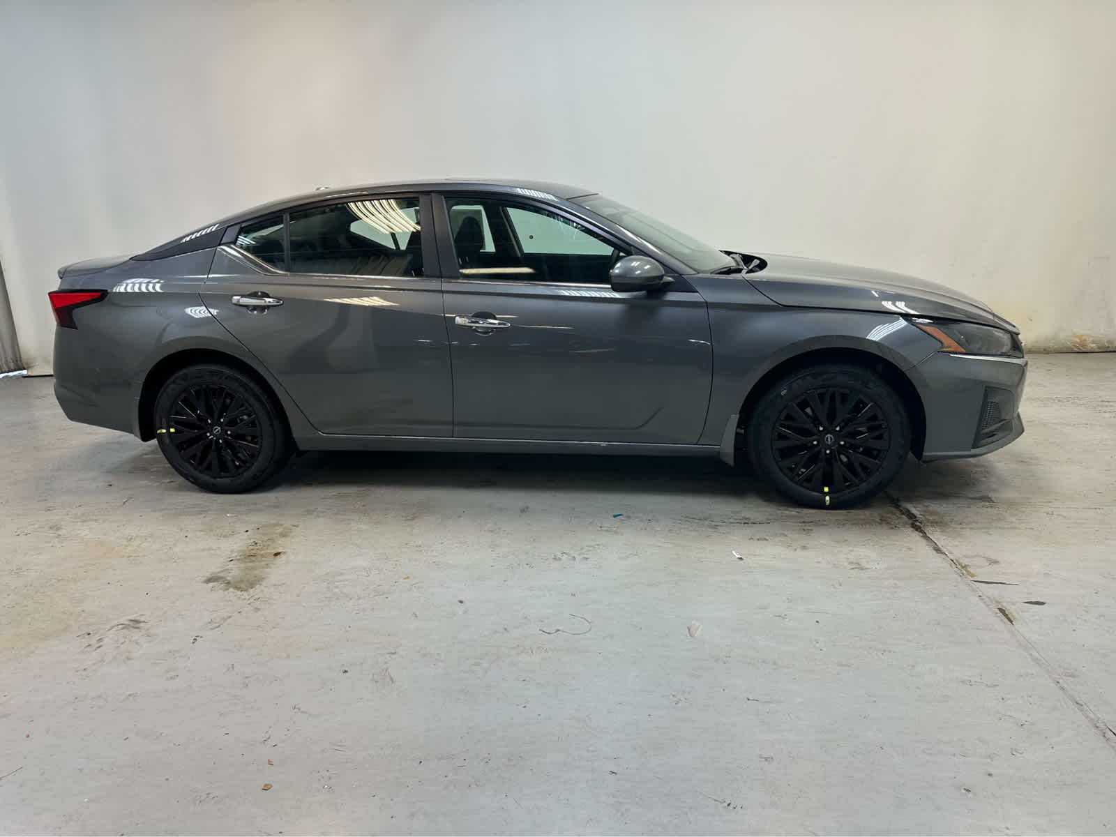 2025 Nissan Altima SV Image 4 of 20