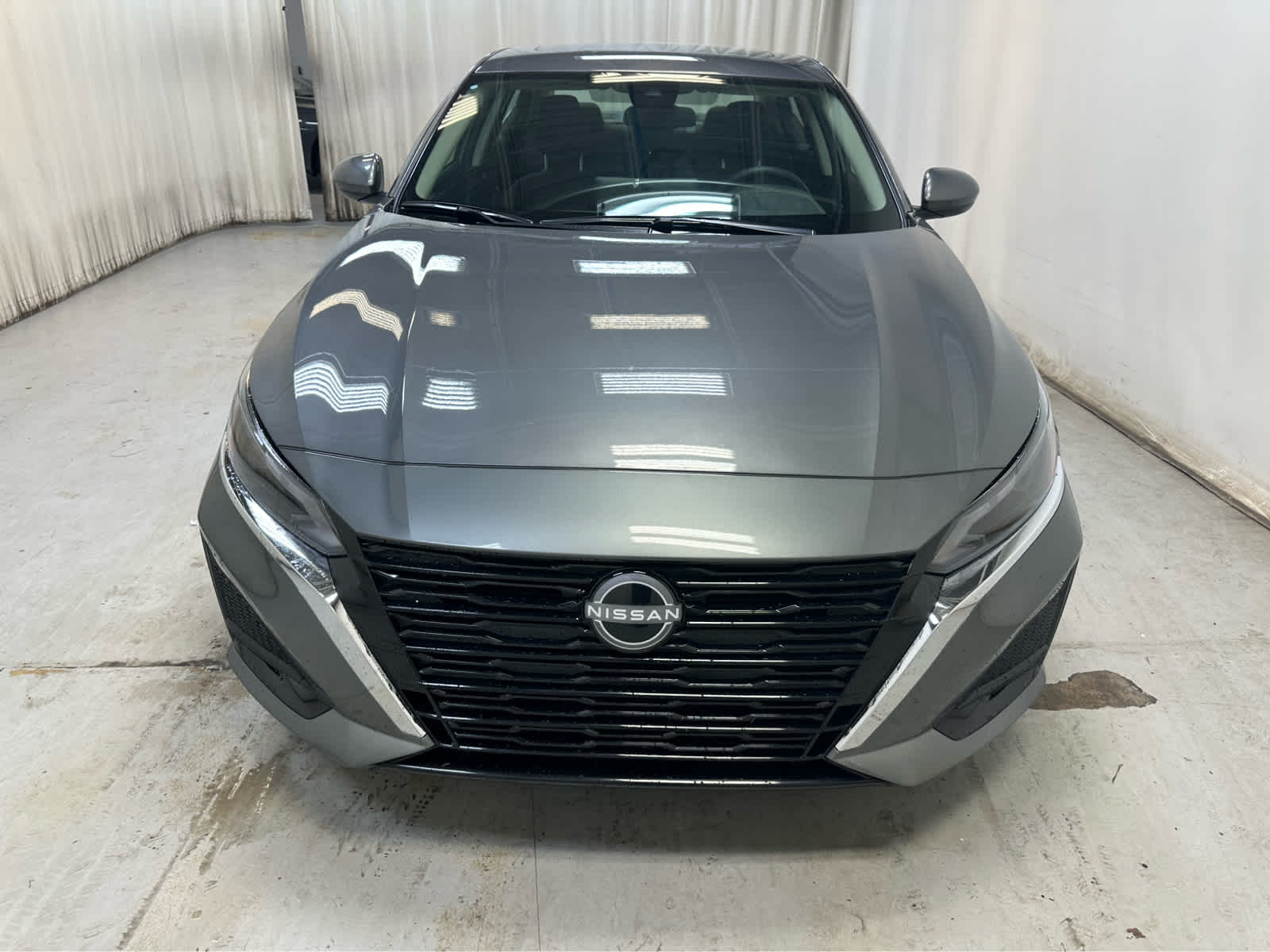 2025 Nissan Altima SV Image 2 of 20