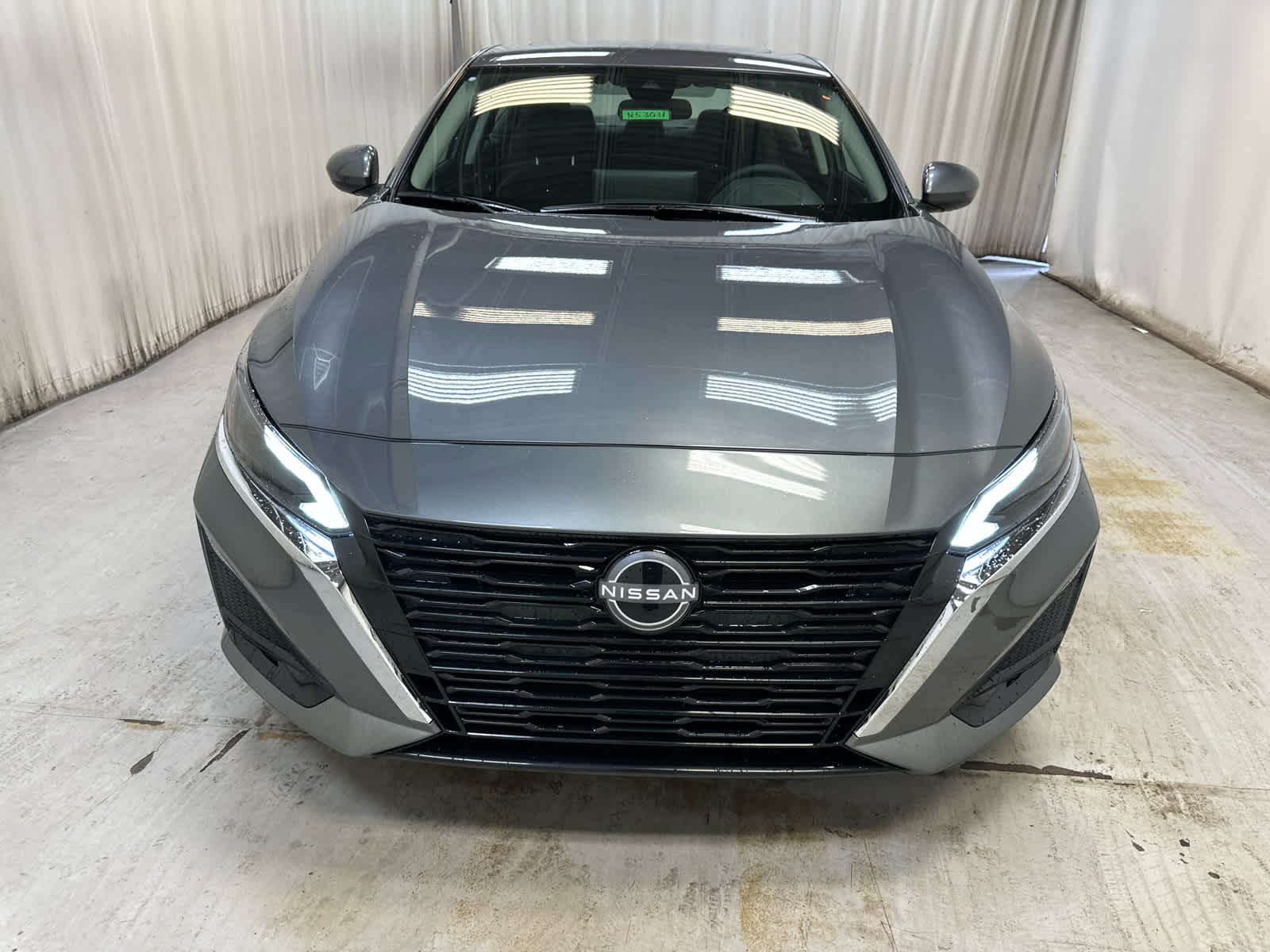 2025 Nissan Altima SV Image 2 of 20