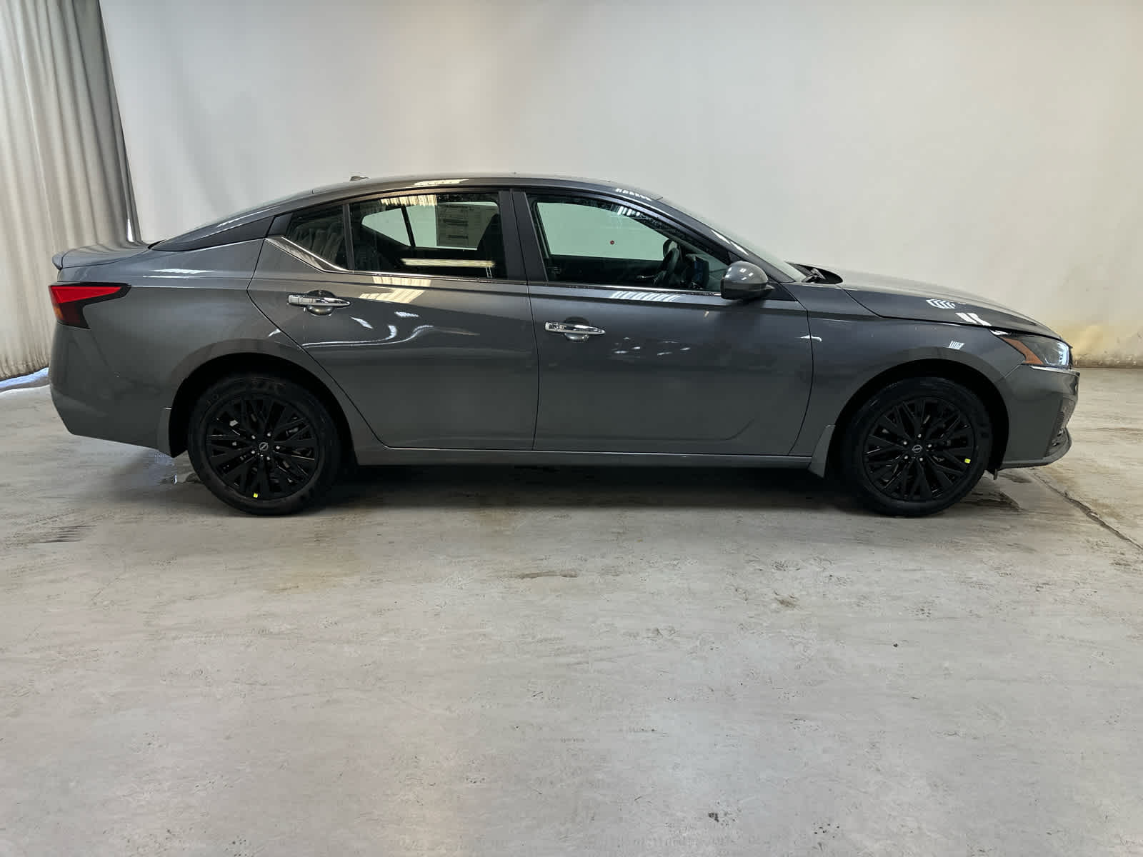 2025 Nissan Altima SV Image 4 of 20