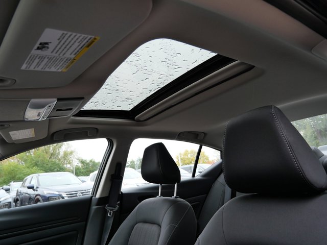 2025 Nissan Altima SV Image 7 of 15