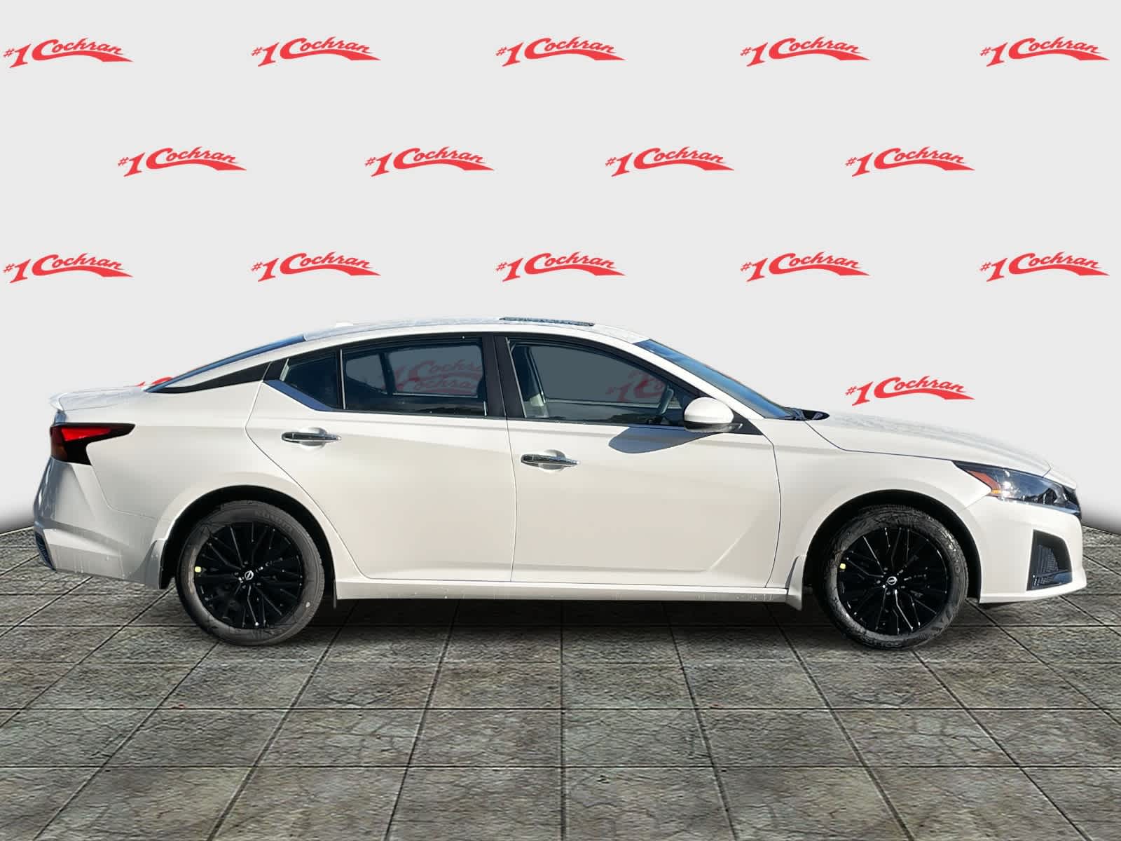 2025 Nissan Altima SV Image 4 of 35