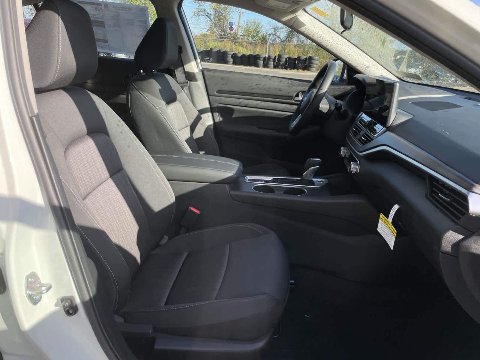 2025 Nissan Altima SV Image 13 of 35