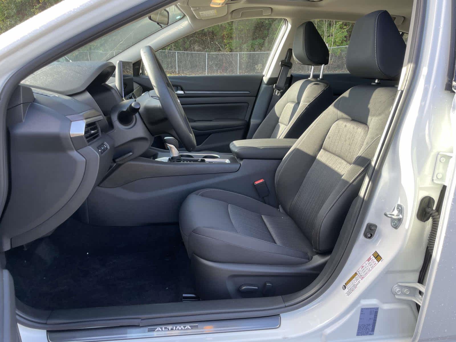 2025 Nissan Altima SV Image 14 of 35