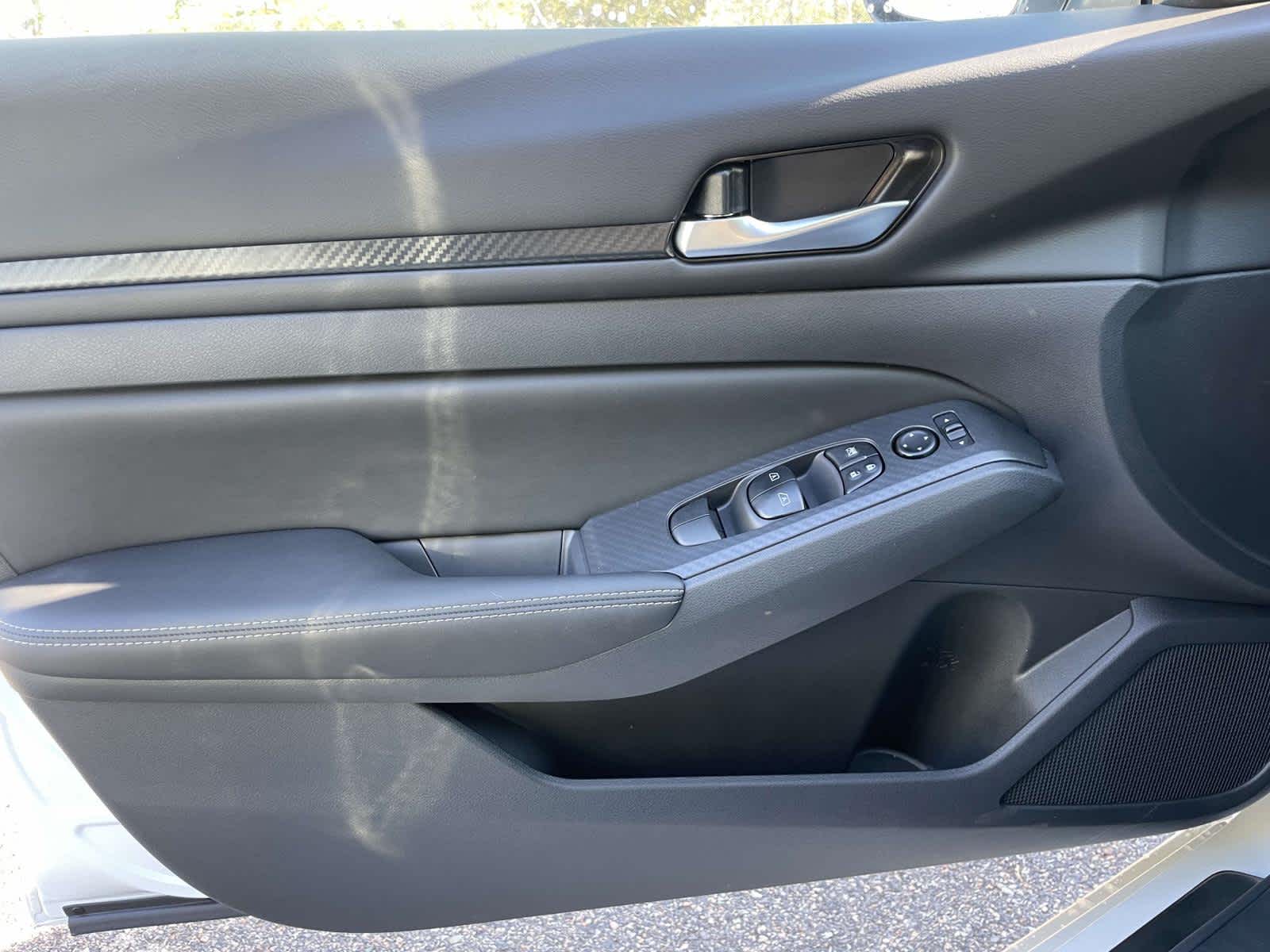 2025 Nissan Altima SV Image 24 of 35