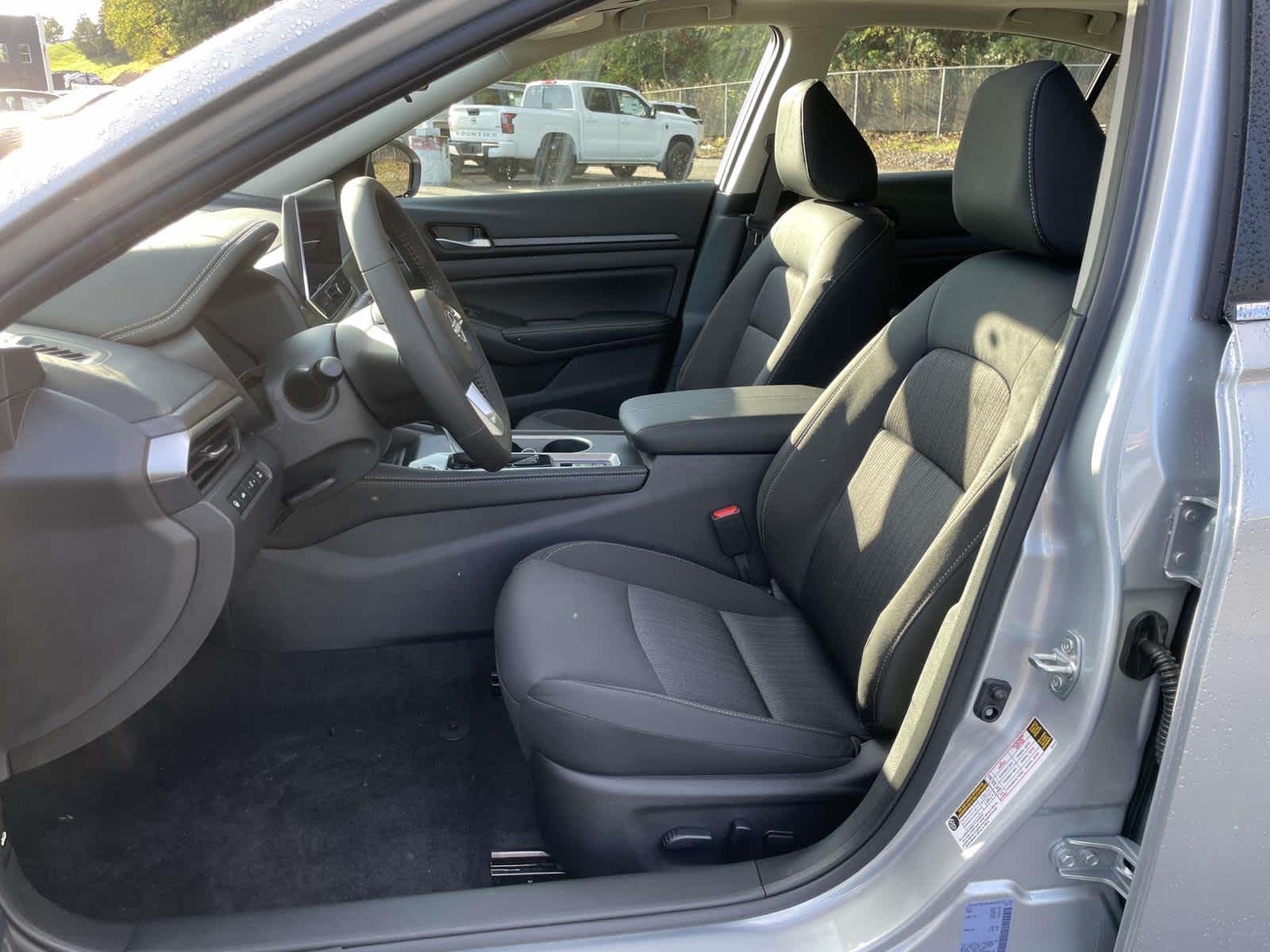 2025 Nissan Altima SV Image 13 of 35