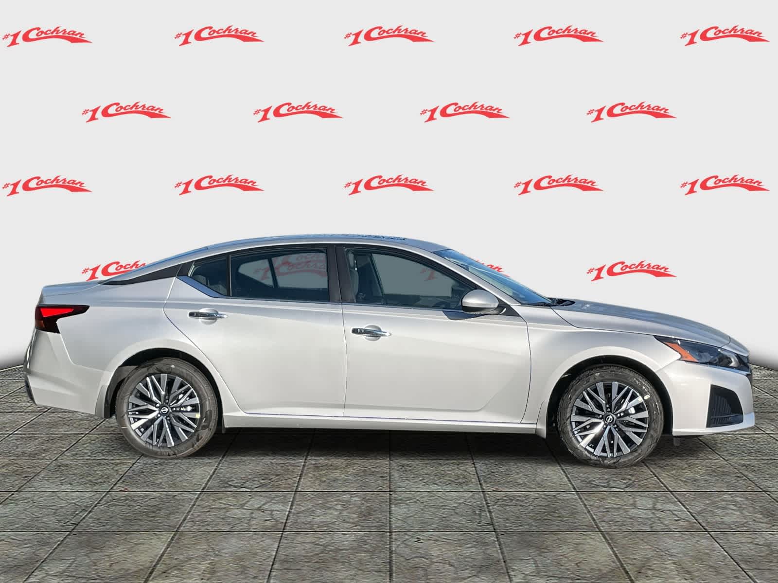 2025 Nissan Altima SV Image 4 of 35