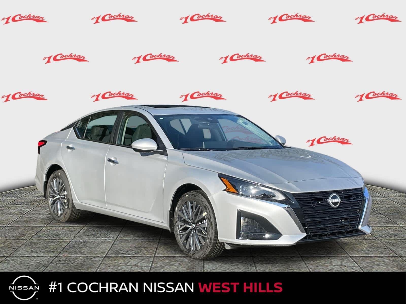 2025 Nissan Altima SV Image 2 of 35