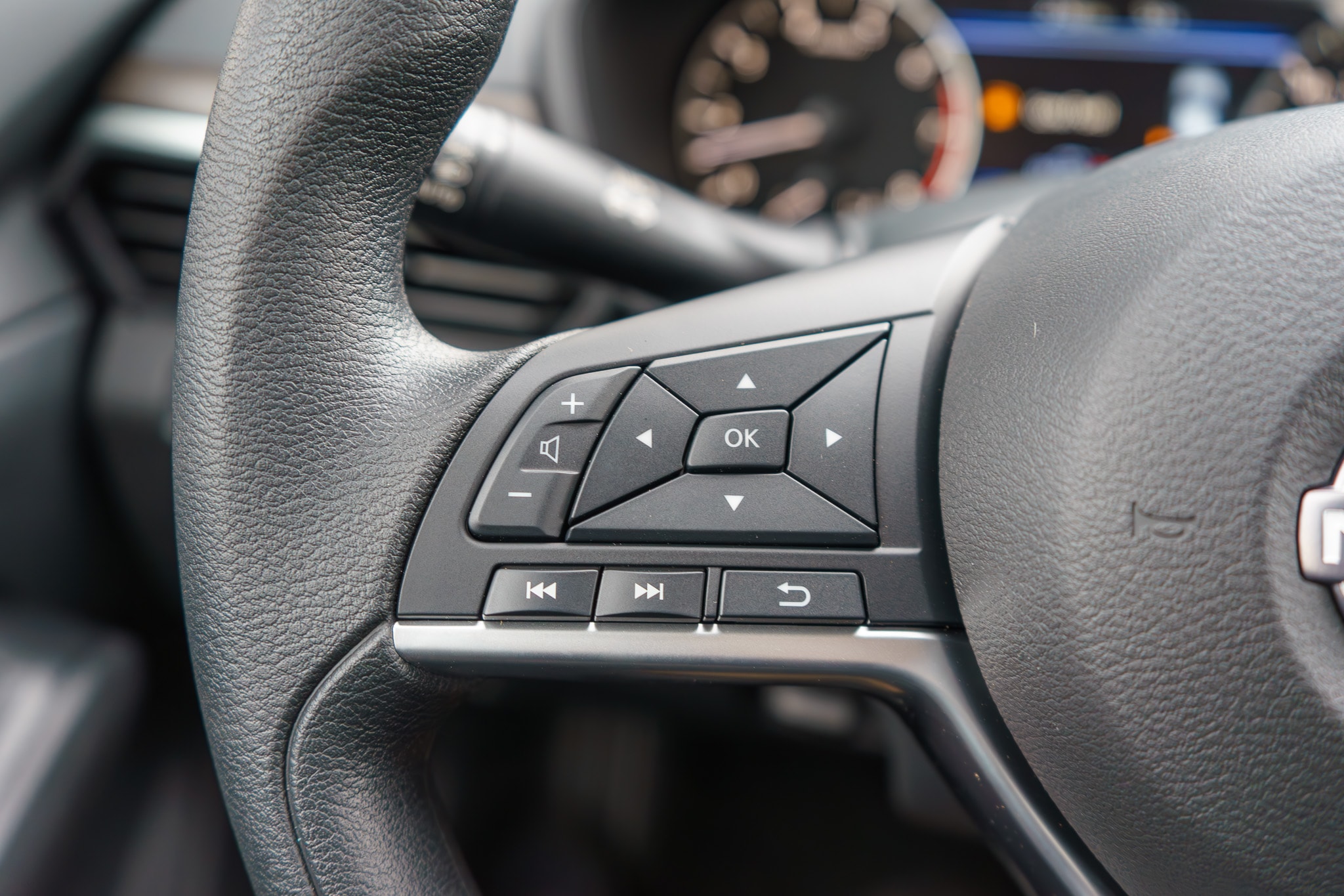 Vehicle image 15 of 22