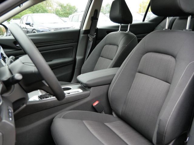 2025 Nissan Altima SV Image 5 of 15