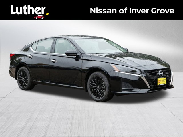 2025 Nissan Altima SV Image 2 of 15