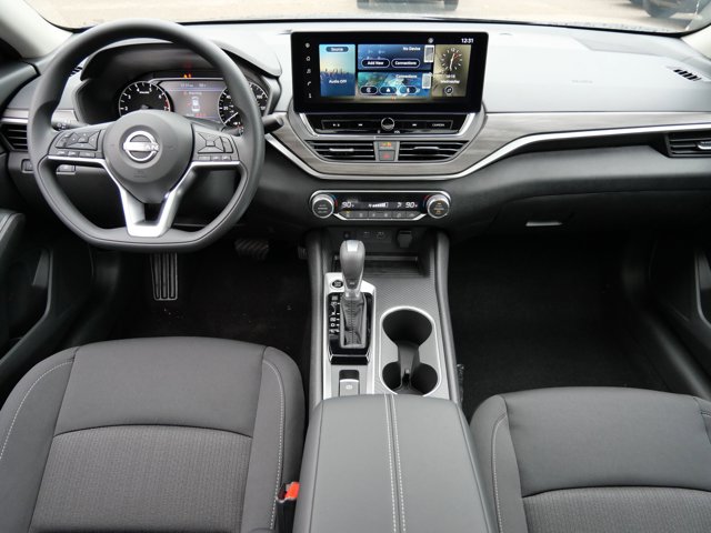 2025 Nissan Altima SV Image 8 of 15