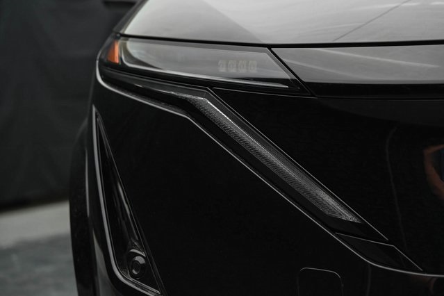 Vehicle image 9 of 33