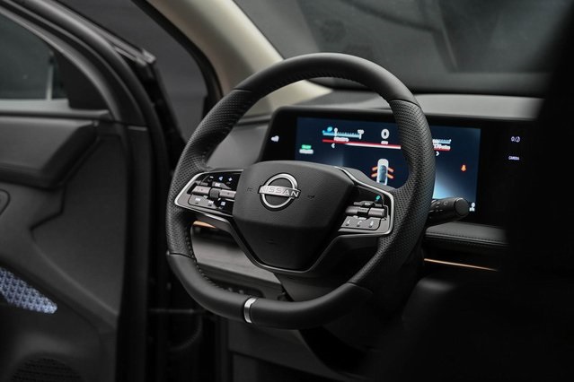 Vehicle image 15 of 33
