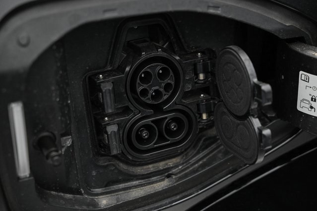 Vehicle image 14 of 33