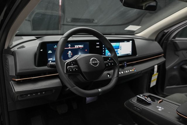 Vehicle image 27 of 33