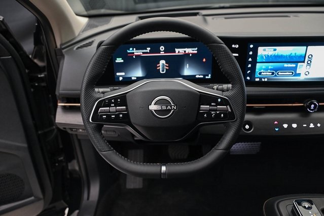 Vehicle image 23 of 33