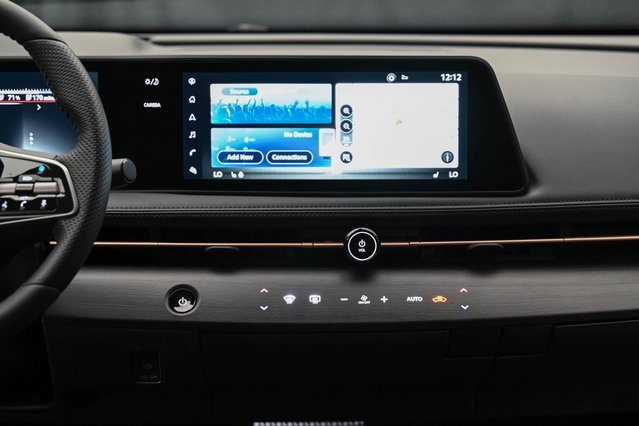 Vehicle image 24 of 33