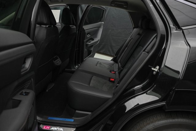 Vehicle image 21 of 33