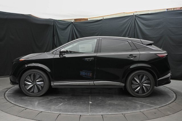 Vehicle image 8 of 33