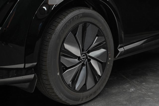 Vehicle image 10 of 33