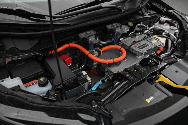 Vehicle image 29 of 33